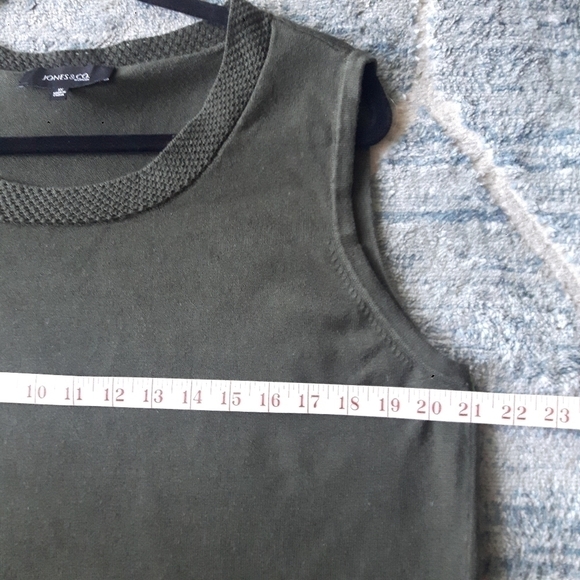 2/$35 Sale JONES & Co. Plus  1X Sleeveless knit top  Dark Olive Green - Picture 4 of 8